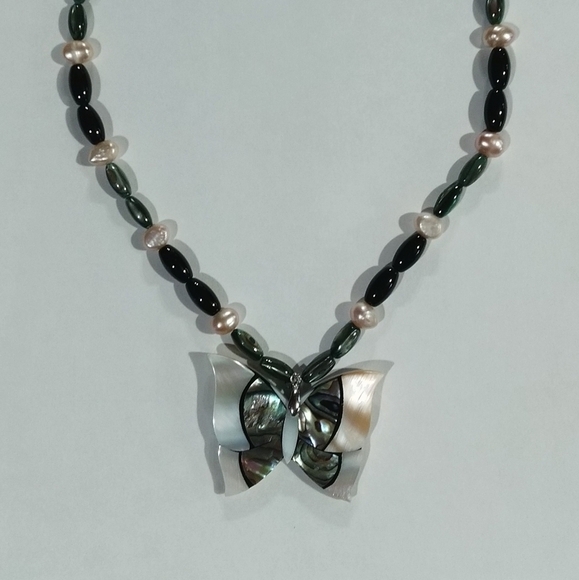 Pearl, Onyx and Shell Necklace with matching earrings and bracelet. Handmade. - Picture 5 of 7